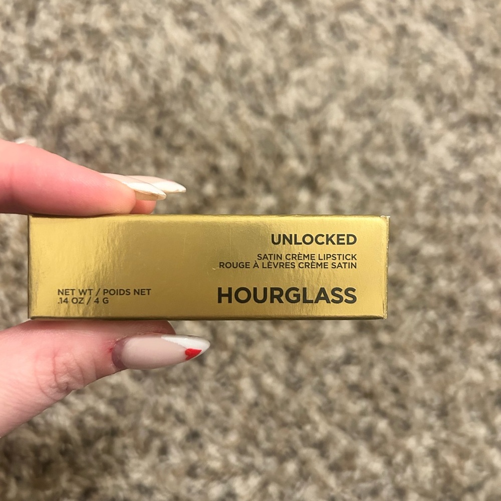 Hourglass UNLOCKED Satin Crème Lipstick in LARCH